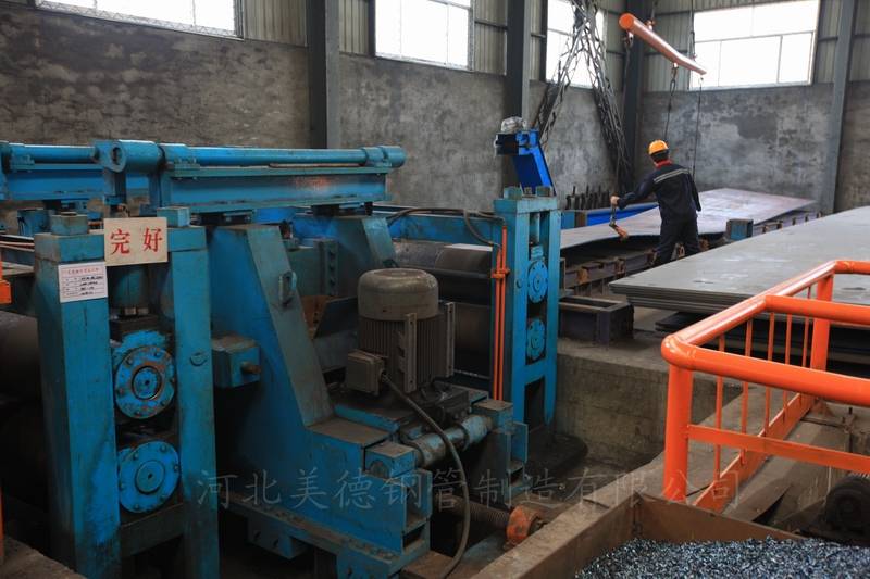 銑邊機(jī)-雙面埋弧焊直縫鋼管生產(chǎn)設(shè)備